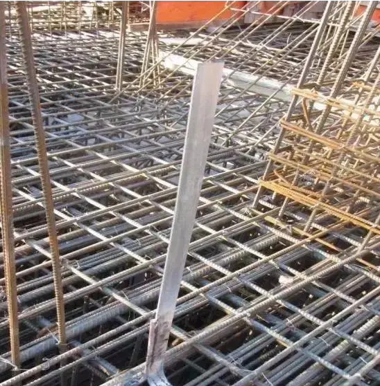 第二類(lèi)防雷建筑物-安裝金屬物與引下線相連接